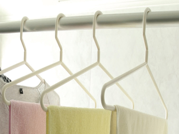 Bathing-wash room.  [Bathroom heating ventilation dryer (electric)] In addition to the drying function on a rainy day and night of laundry, It was equipped with a comfortable functions, such as pre-heating function to eliminate the near-miss feeling from bathing in cold day. (image)