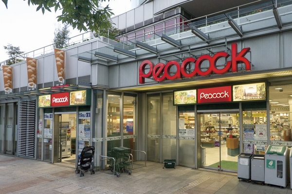 The Tornare Nihonbashi Hamacho first floor Daimarupikokku. Here is also a 2-minute walk close to the (about 110m)