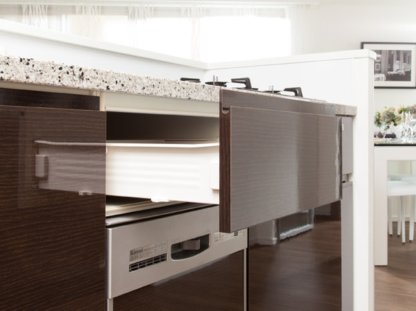 Kitchen.  [Soft-close & slide storage] Drawer, Is a soft-close rails close to the quiet. And smoothly decelerate just before close
