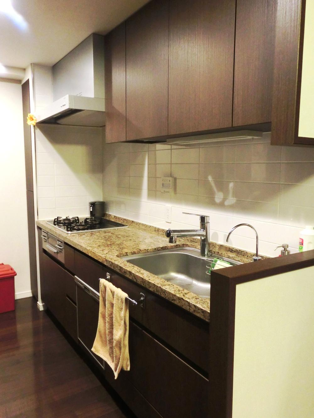 Kitchen. Hanging cupboard with a kitchen (11 May 2013) Shooting