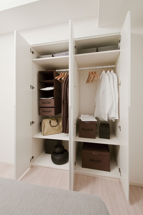 Closet of Western-style (1)