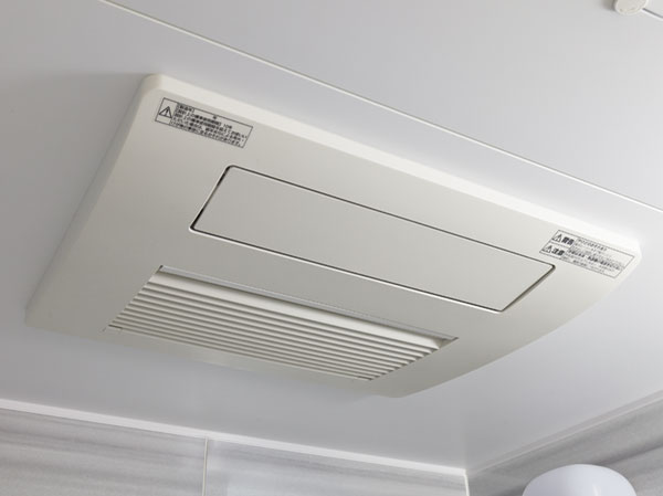 Bathing-wash room.  [Bathroom heating dryer] Including the preliminary heating of the previous bathing cold day, Clothes drying in the bathroom after bathing dry and rainy day, It has many features such as 24-hour ventilation function.