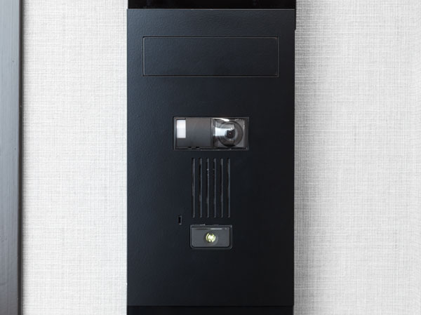 Security.  [Camera-equipped entrance before the intercom] We have established a large number of requests to "camera-equipped intercom slave unit" to the dwelling unit entrance in the residents survey of <Geo> Series Mansion.
