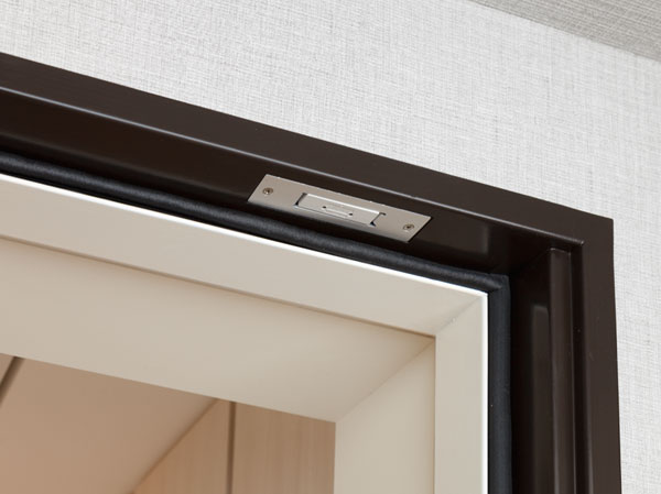 Security.  [Security sensors] Entrance door and 1 ・ 2 ・ 8 ・ On the ninth floor of the window we have established a magnet security sensors in the standard.  ※ FIX window ・ Except for the surface lattice with window.