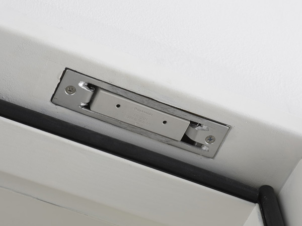 Security.  [Security sensors] Entrance door of all households the magnet type of security sensors, It was equipped on the balcony side of the window. (Same specifications)