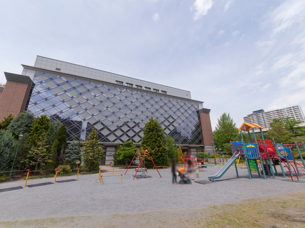 Surrounding environment. Municipal Hamacho park ・ Municipal comprehensive sports center (about 920m / A 12-minute walk)