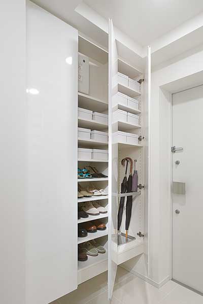 Receipt.  [Thor type footwear input] The entrance, Has established a footwear input of tall type there is a height of up to ceiling near. A number of footwear, of course, Until the boots and umbrella, You can clean storage.  ※ E ・ Except E 'type. We are at the top of some footwear purse has established a distribution board