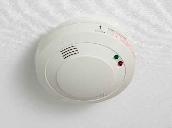 earthquake ・ Disaster-prevention measures.  [Gas leak detector] In the unlikely event that a gas leak has occurred, Gas leak detector is working. With also to inform the abnormality to those living around, Signal via the management office will be automatically reported to the security company and equipment management center.