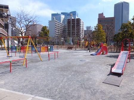 Streets around. ~ Enhancement of the surrounding environment ~  Municipal Tsukishima second children's park Tokyo Metro Yurakucho Line ・ Toei Oedo Line "Tsukishima" station 4 minutes walk, Toei is Oedo Line "Kachidoki" location high convenience of the station walk 6 minutes.