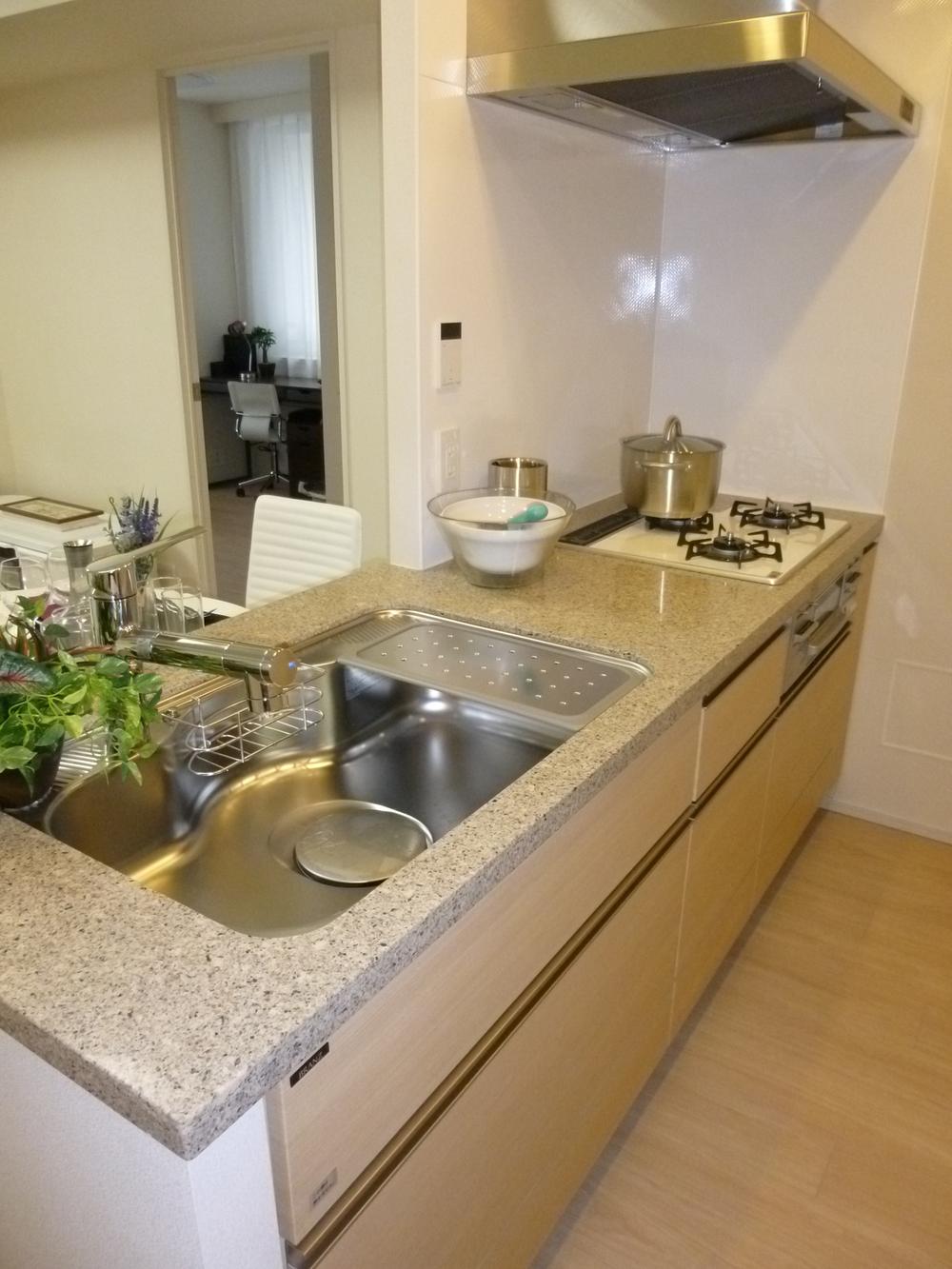 Kitchen. Indoor (11 May 2013) Shooting Three outlet gas stove kitchen