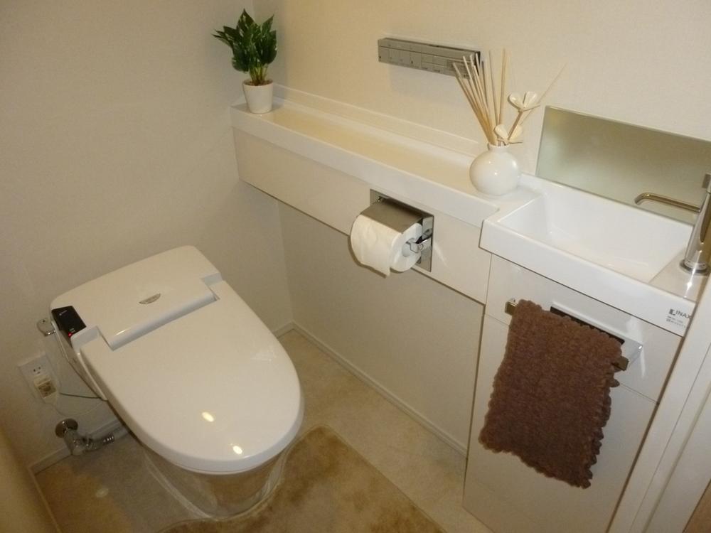 Toilet. Indoor (11 May 2013) Shooting