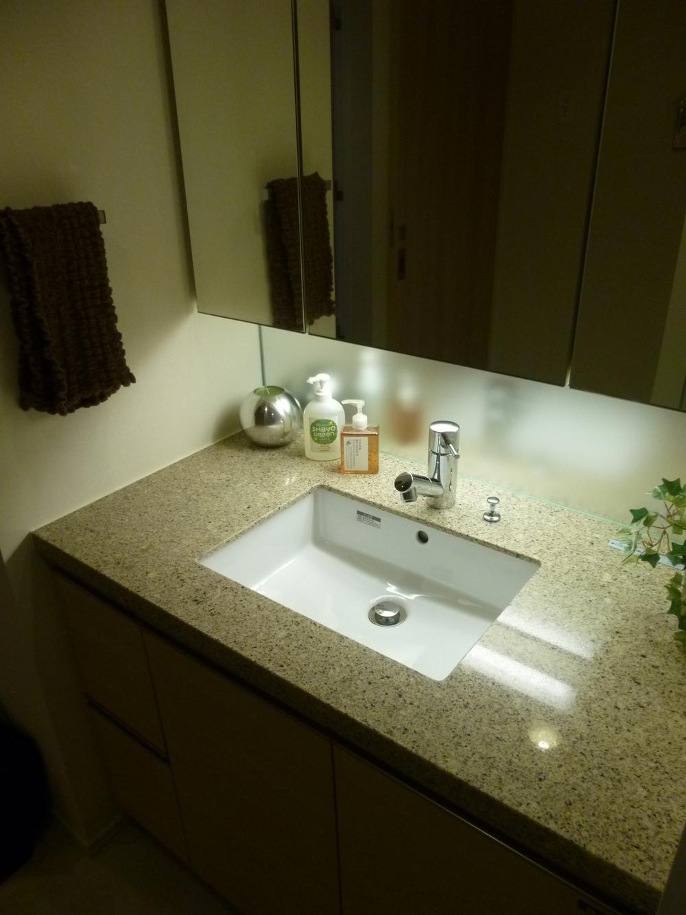 Wash basin, toilet. Indoor (11 May 2013) Shooting