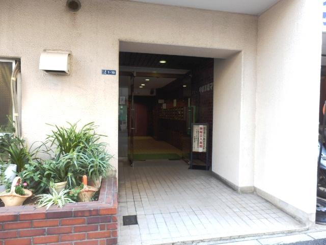 Entrance. Common areas
