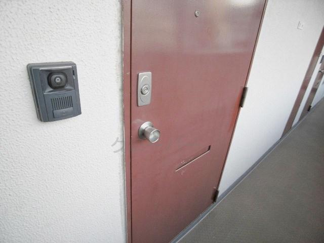 Other common areas. Sharing unit Entrance