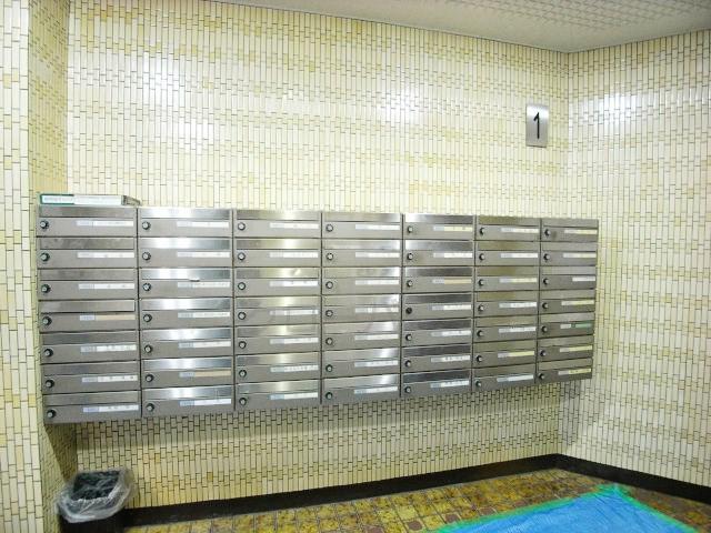 Other common areas. Set post