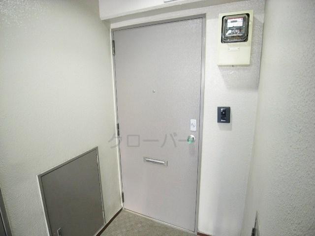 Other common areas. Sharing unit Entrance