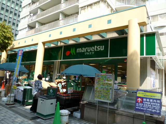 Supermarket. Maruetsu Tsukuda store up to (super) 100m