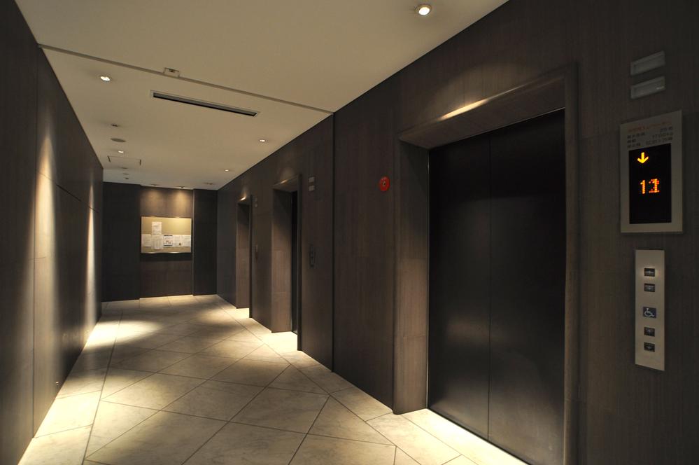 Entrance. Common areas