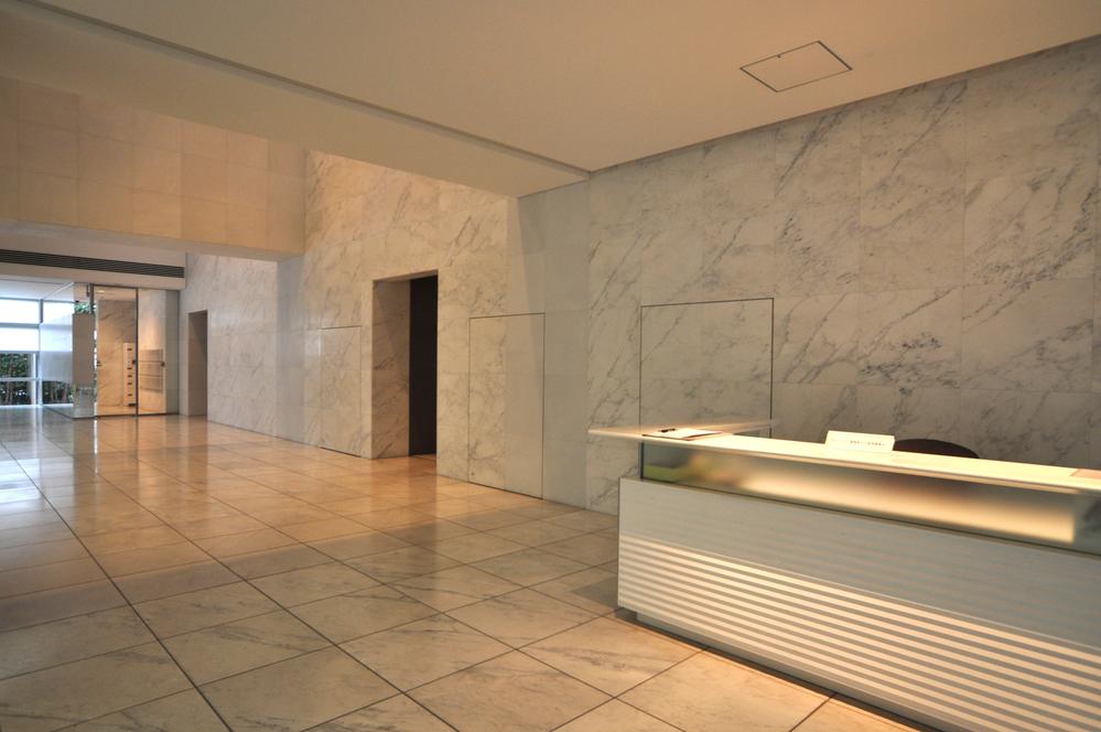 Entrance. Common areas