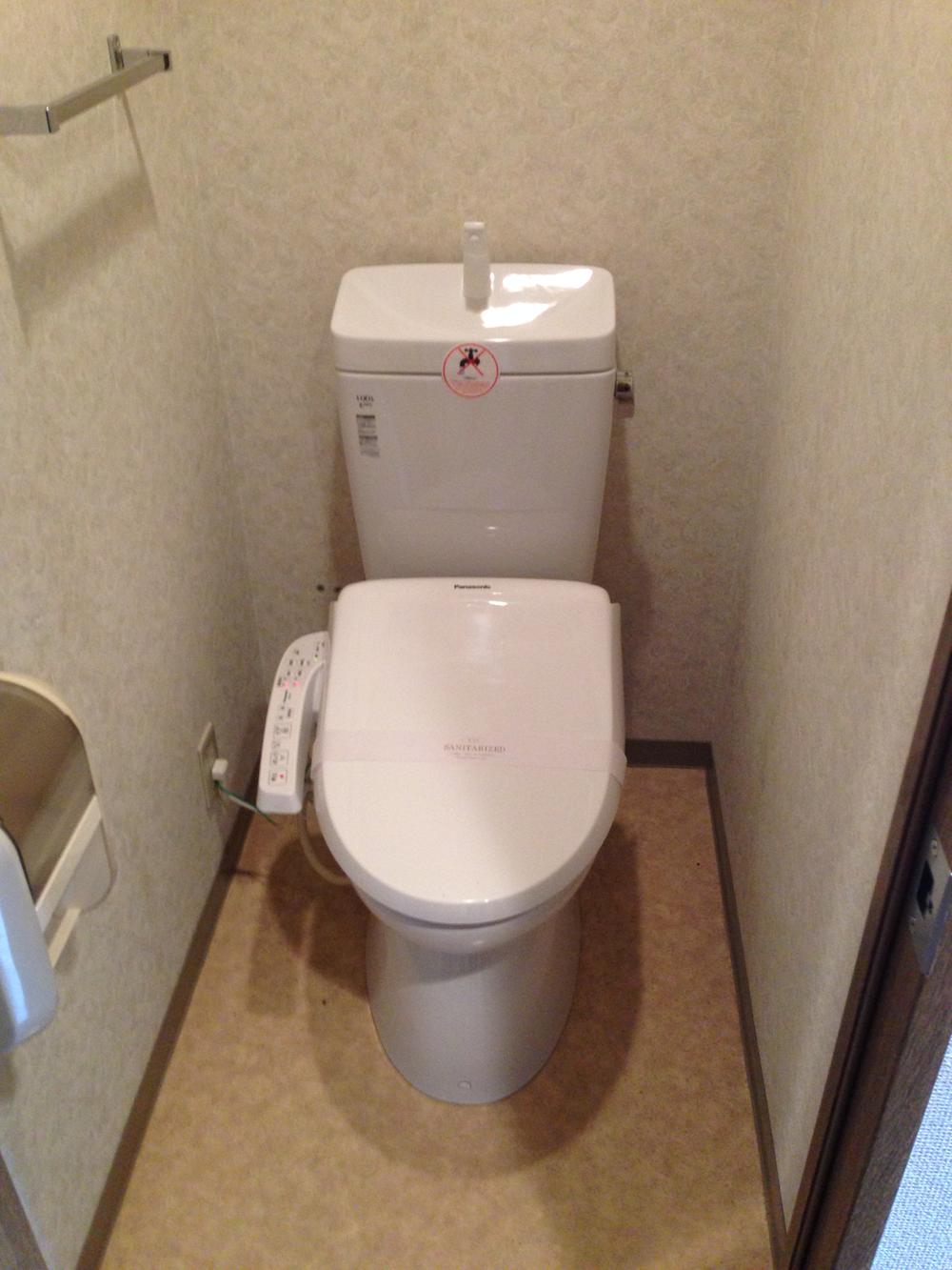 Toilet. Indoor (11 May 2013) Shooting