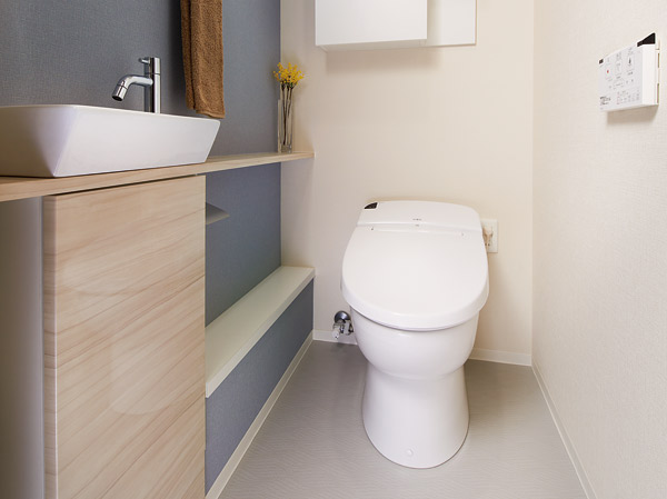 Other.  [Hand wash counter with a tankless toilet] Beautiful accent Cross, Excellent design employs a water-saving tankless toilet (shower toilet-integrated), Remembering the room to the bathroom of the depth, It is easy to clean. Since the water-saving type of, It is economical in ecology.