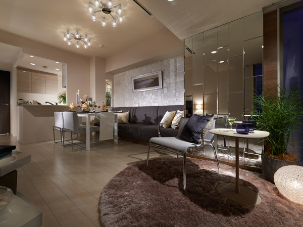 Living.  [living ・ dining] Live with sunlight, Pleasant day-to-day. living ・ dining, Here is the center of the dwelling place. People gather in this space, Large et Kana airy Masu fun Me in among the sunlight coming through the window. Dwelling unit plan of <gratia Kachidoki> the southwest has become a center. Carefree life, you can enjoy.