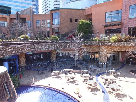 Harumi Triton Square (about 610m / 8 min. Walk) landmark of the Harumi district commercial complex and residential group. Including Seijo Ishii, 60 about shops and restaurants Contains