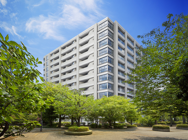 Buildings and facilities. Residence birth of the total number of units 140 units in lush Koenmae. that is, Life stage that will grant more than the future of Tokyo to this. Adjacent to Ginza, It will be irreplaceable time which was nestled in the green. (Exterior CG)