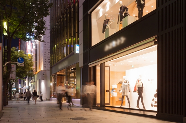 Ginza streets (about 1210m / 16-minute walk)