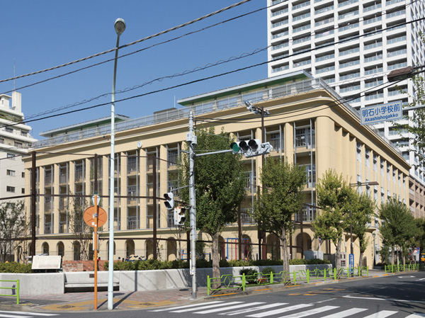Surrounding environment. Akashi elementary school (about 360m ・ A 5-minute walk)