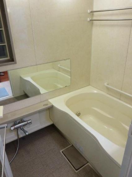 Bathroom. Indoor (12 May 2013) Shooting