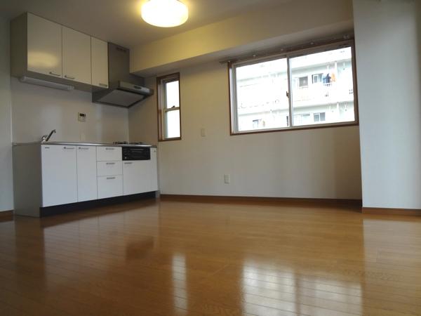 Living. dining kitchen