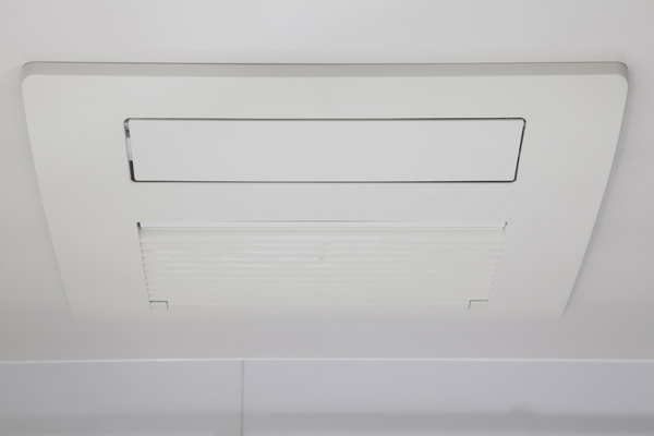 Bathing-wash room.  [Bathroom heating ventilation dryer] "Dry ・ Ventilatory function "is to reduce the moisture, To suppress the occurrence of mold, Cleaning is also easier. Is a rainy day, you can dry the laundry by the "warm air drying". Also, Winter is keeping the comfortable warmth in the "heating operation", Prevent heat shock, Your bathing also safe for the elderly. Also, Summer is available refreshingly your bathing in the cool breeze function.