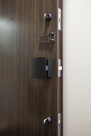 Security.  [CP certified entrance door and double lock] Pry or incorrect tablets, Adopting the entrance door of the CP certification system compatible with a high security performance against such duplication of key. Also, Also adopted the double lock of locking in such a long time up and down two places in an attempt to unlock illegally.  ※ Equipment photo posted below are all the same specification.