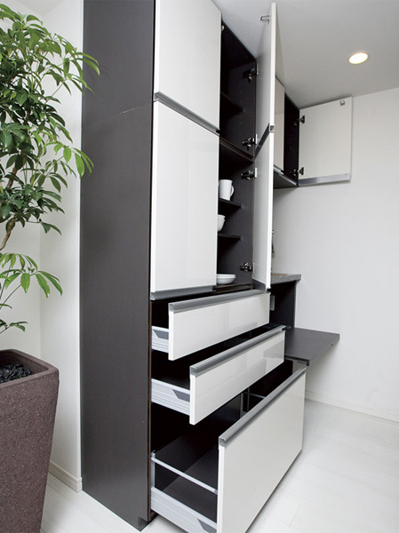Kitchen.  [Original cupboard] We have established the cupboard of the original design to expand the usability of the kitchen.  ※ B type only (same specifications)