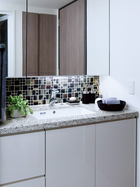 Bathing-wash room.  [Original design vanity] Natural stone counter + pottery bowl with an emphasis on artificial marble of the integrally molded counter and design in consideration of the care you can select ※ Free of charge ・ Application deadline Yes. Adopt a soft-close feature that close to quiet the vanity of the storage door. (Same specifications)