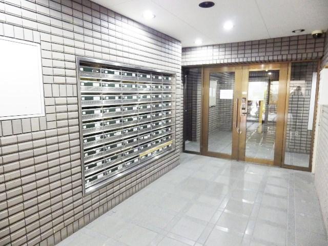 Entrance. Entrance hall ・ Set post