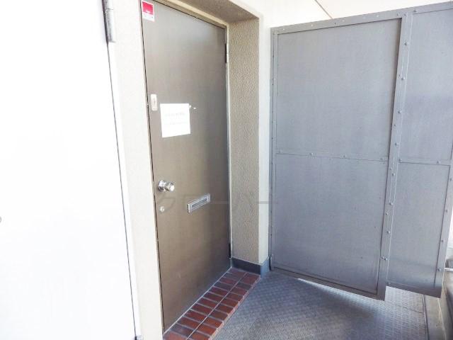 Other common areas. Entrance door
