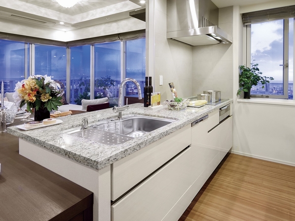 Sense of unity with the living can also be granted face-to-face kitchen, Is also a bright space provided window. Shine as a beautiful interior with natural stone countertop is a glossy look