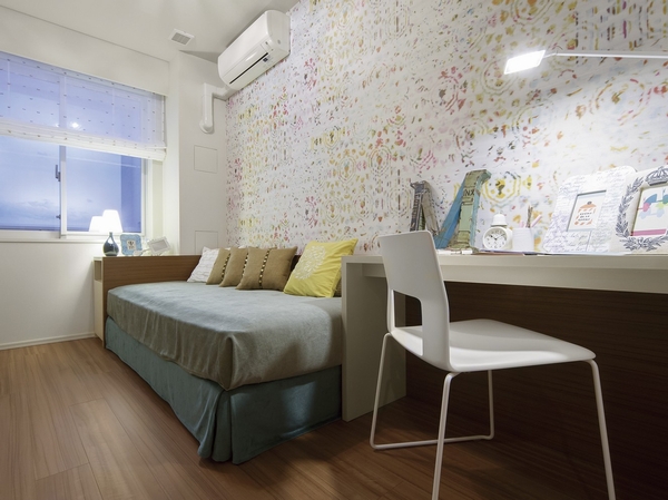 Western-style 3 which can be used as a children's room. We directed the atmosphere put the accent cross the bedside. The wall is a storage space of one wall facing. Also to be a square room shape consideration to have been designed