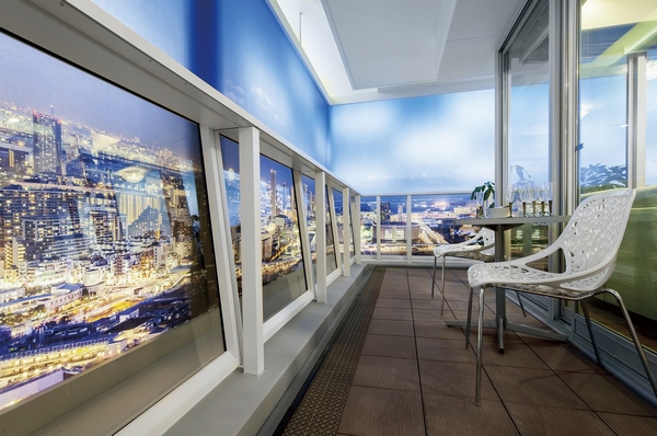 Glass handrail is adopted on the balcony, Sunlight and views will be allocated. Let's enjoy a quiet evening of downtown