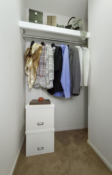 About 1.2 tatami walk-in closet. Since there is a clear, Koromogae also easy going. Smalls Let's clean and housed in a shelf