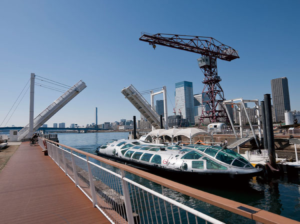 Surrounding environment. Urban Dock LaLaport TOYOSU (Tier Russia Residence / About 1060m, Chrono Residence / About 1150m) is a shopping spot was born in redevelopment. It is familiar and about 5 minutes by bicycle.