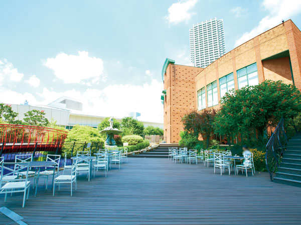 Surrounding environment. Harumi Triton Square (Tier Russia Residence / About 320m, Chrono Residence / About 200m) "food ・ Yu ・ The redevelopment building in which the housing "on the theme, Supermarkets and childcare facilities, You're clinic, It is a convenient spot to everyday use.