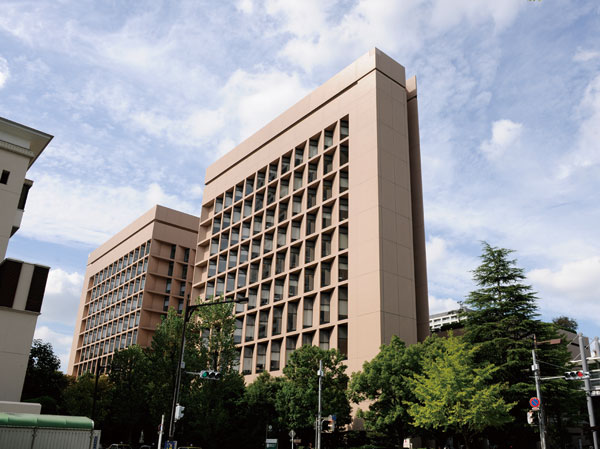 Surrounding environment. St. Luke's International Hospital (Tier Russia Residence / About 2000m, Chrono Residence / About 2000m)