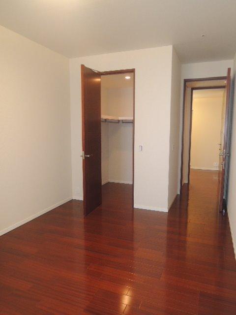 Non-living room. Master bedroom.