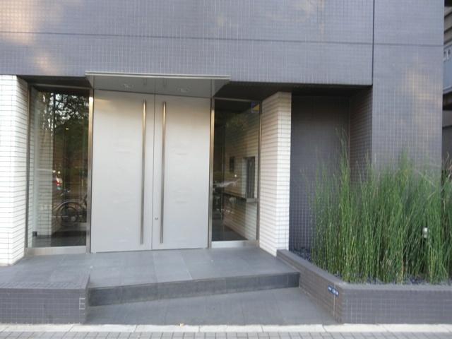 Entrance. Common areas