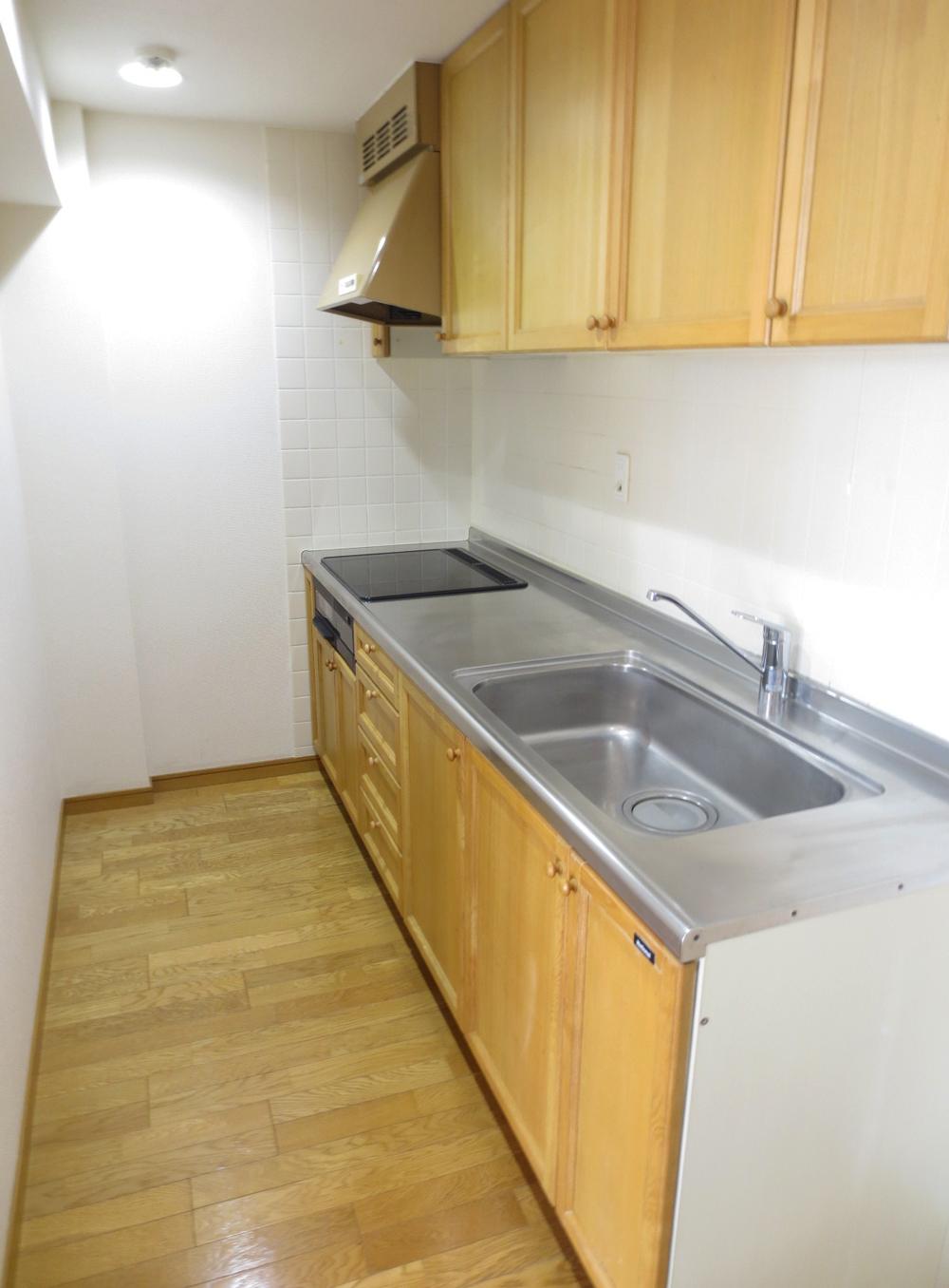 Kitchen. Indoor (12 May 2013) Shooting