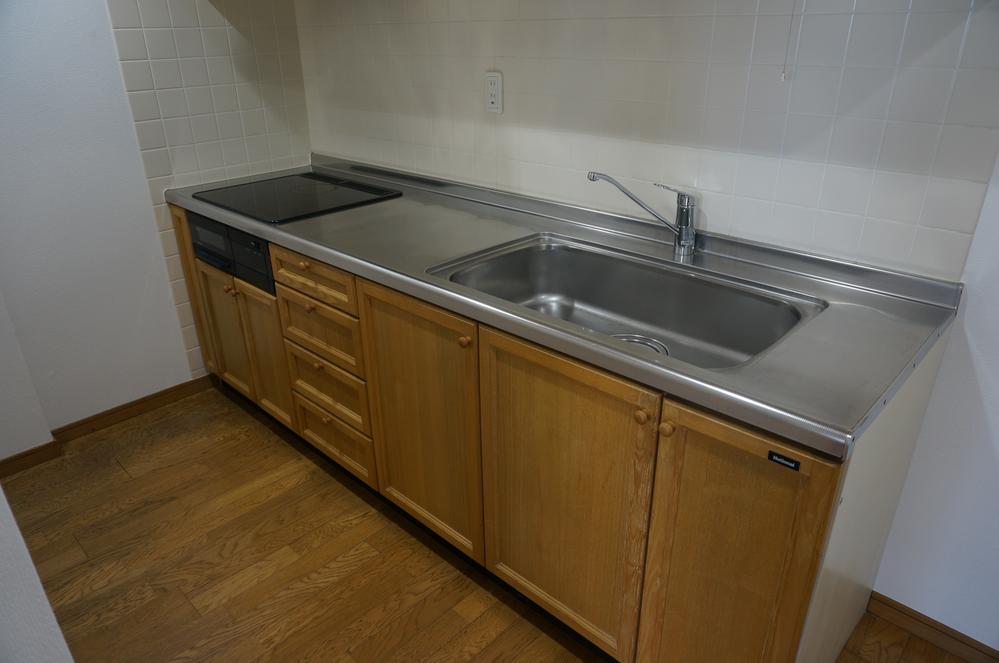 Kitchen. Indoor (12 May 2013) Shooting