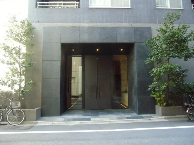 Entrance. Common areas